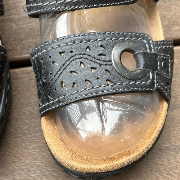 Y2K Clarks Collection Casual Black Wedge Sandal with Stitching Detail - Size 7 - Picture 5 of 15